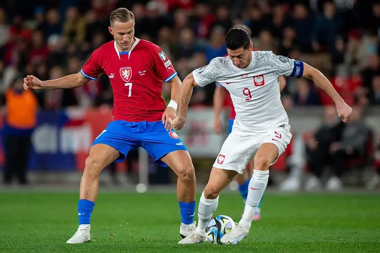Robert Lewandowski wraca do reprezentacji Polski! Urban potwierdza rozmowy