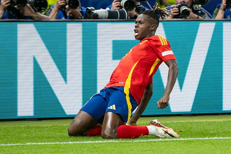 Nico Williams zostaje w Athletiku Bilbao – FC Barcelona rozważa transfer Marcusa Rashforda