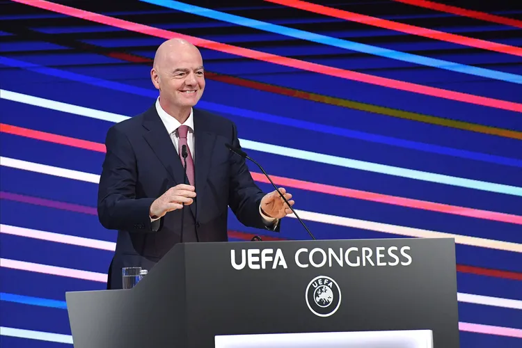 UEFA opłacała kochankę Infantiniego? SKANDAL GONI SKANDAL