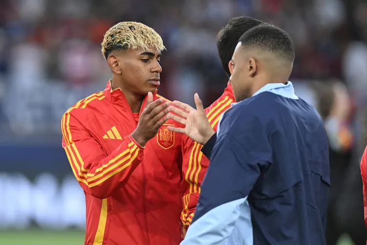 Mbappe nie umie sobie poradzić z Yamalem!