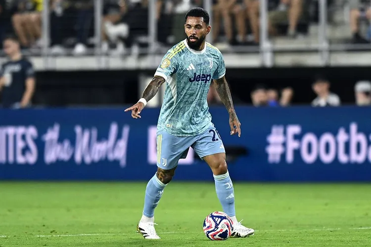 Douglas Luiz na wylocie z Juventusu