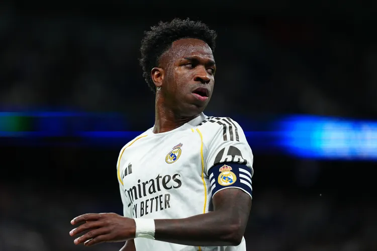 VINICIUS ZMIERZA NA EMIRATES!?