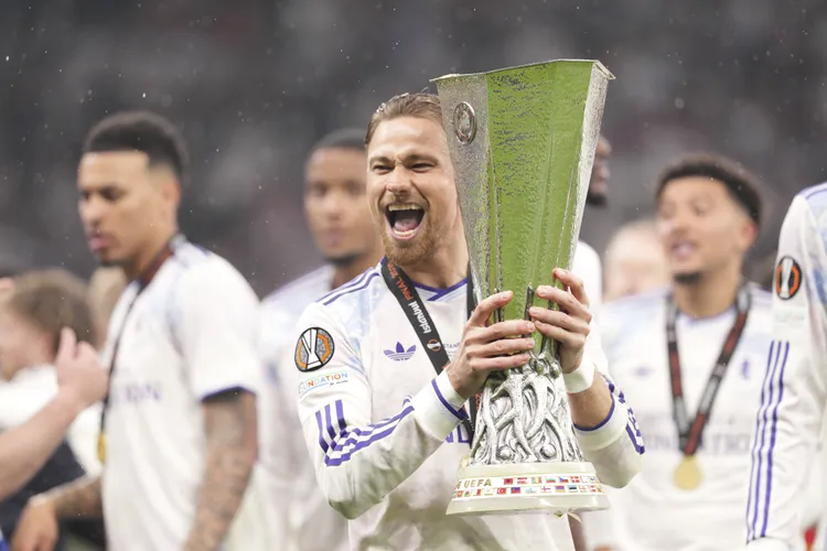 Lista polskich piłkarzy, którzy wygrali europejskie trofeum