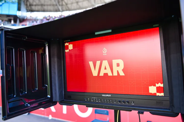 UEFA chce rewolucji VAR-u! Zmiany wchodzą już w tym sezonie