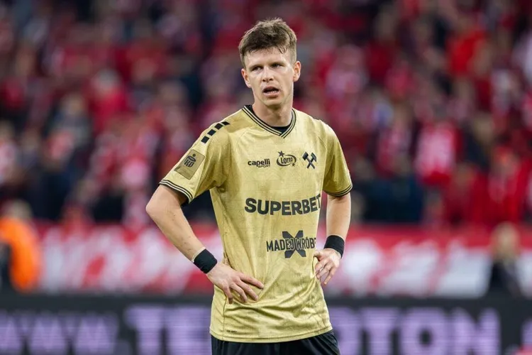 Patrik Hellebrand przechodzi do Korony Kielce – rekordowy transfer w Ekstraklasie