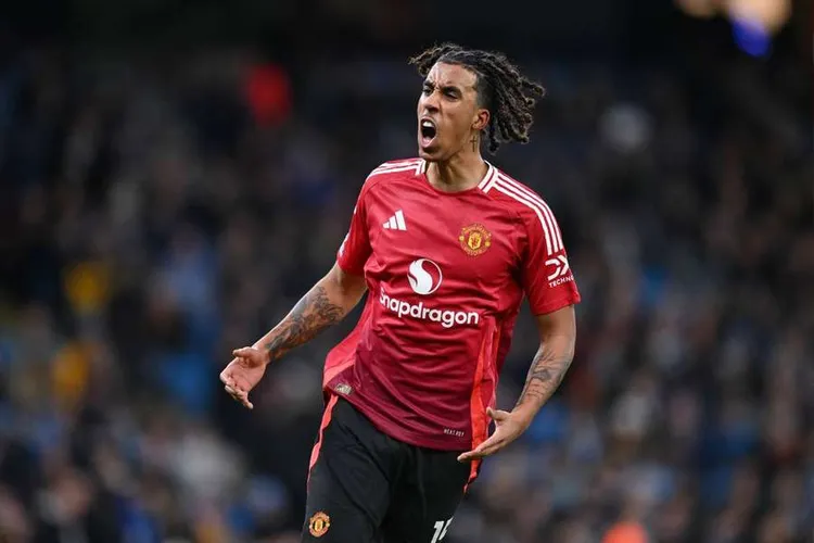 Leny Yoro ukarany zakazem prowadzenia pojazdów. Piłkarz Manchesteru United przekroczył prędkość