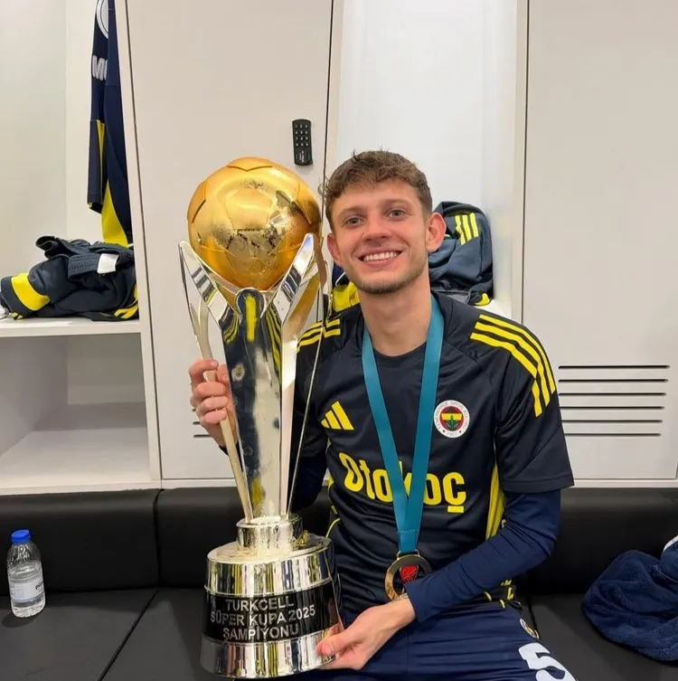 Sebastian Szymański doczekał się pierwszego trofeum z Fenerbahce! 🏆