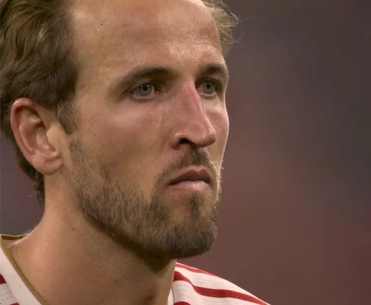 Harry Kane we łzach po odpadnięciu z Ligi Mistrzów...