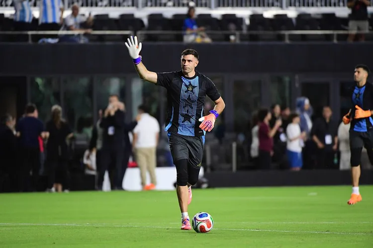 Juventus poluje na Emiliano Martineza - mistrza świata