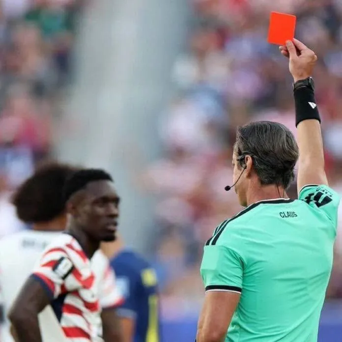 FIFA zawiesiła czerwoną kartkę! Ten zawodnik będzie mógł pomóc swojej reprezentacji