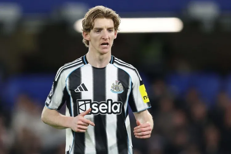 Anthony Gordon na celowniku Bayernu – szykuje się hitowy transfer?