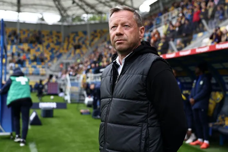 Arka Gdynia zakończyła współpracę z Dariuszem Banasikiem