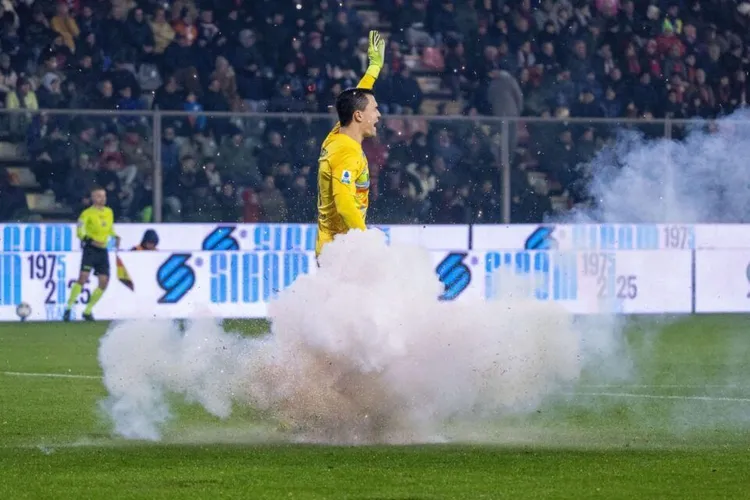 Skandal w Serie A: Petarda rzucona przez kibiców Interu – grożą surowe kary