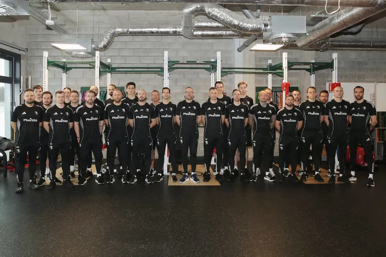 Legia zaprezentowała sztab Marka Papszuna! 😳