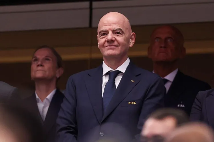 UEFA przeciwko pomysłowi Infantino sprzedaży mundialu