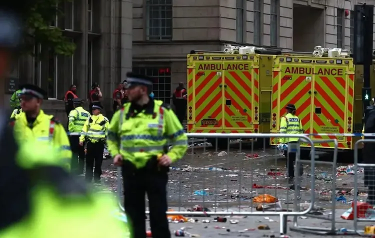 Chwile grozy na paradzie Liverpoolu