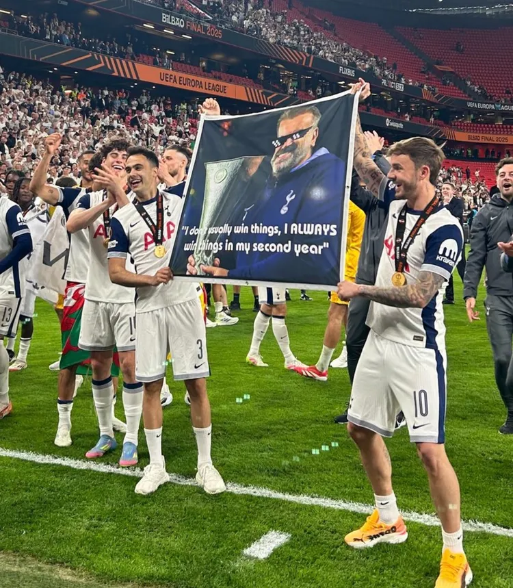 Ange ze specjalną oprawą