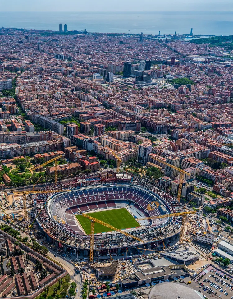 Camp Nou nabiera kształtu
