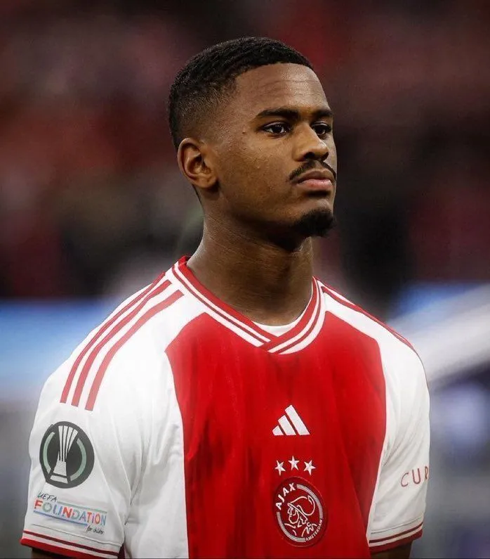 Jorrel Hato blisko Chelsea?!