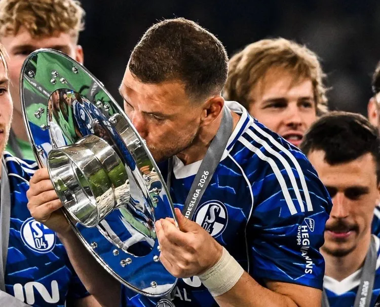 Edin Dzeko kontynuuje przygodę w Schalke!