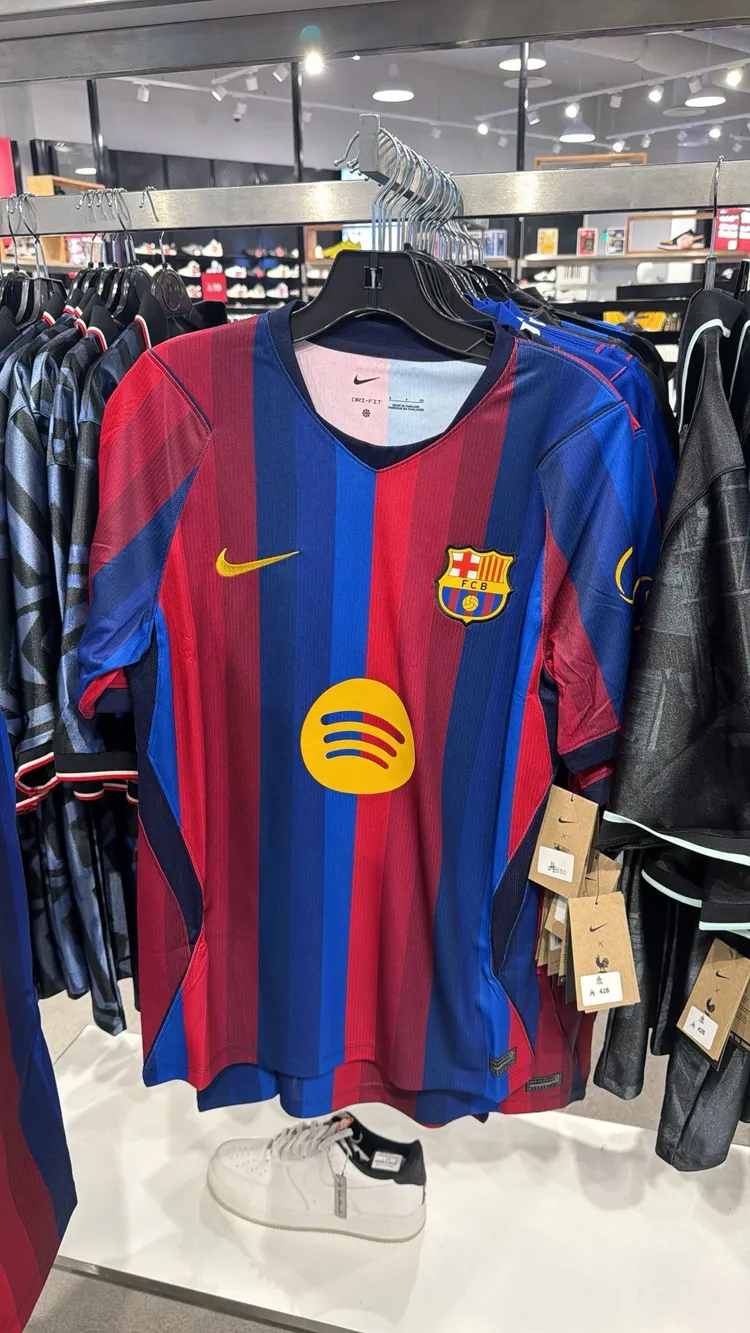 Nowa meczówka FC Barcelony znaleziona w sklepie w Arabii Saudyjskiej 👕