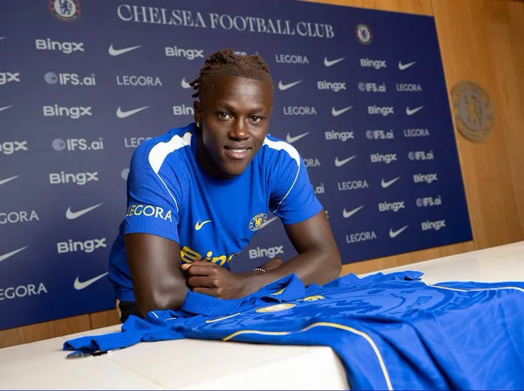 Młoda gwiazda oficjalnie dołącza do Chelsea