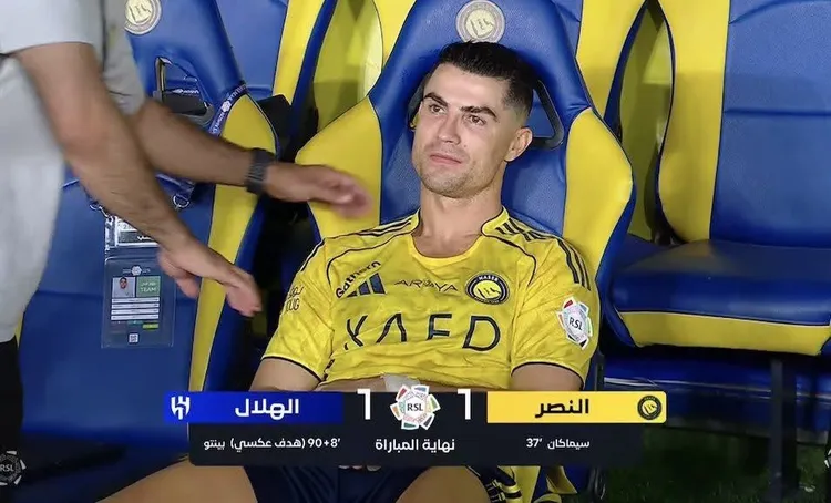 Reakcja Cristiano RONALDO na wypuszczenie mistrzostwa po samobóju.