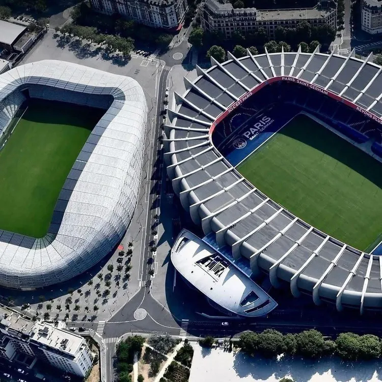 To będzie wyjątkowy mecz! Ich stadiony dzielą zaledwie 44 metry