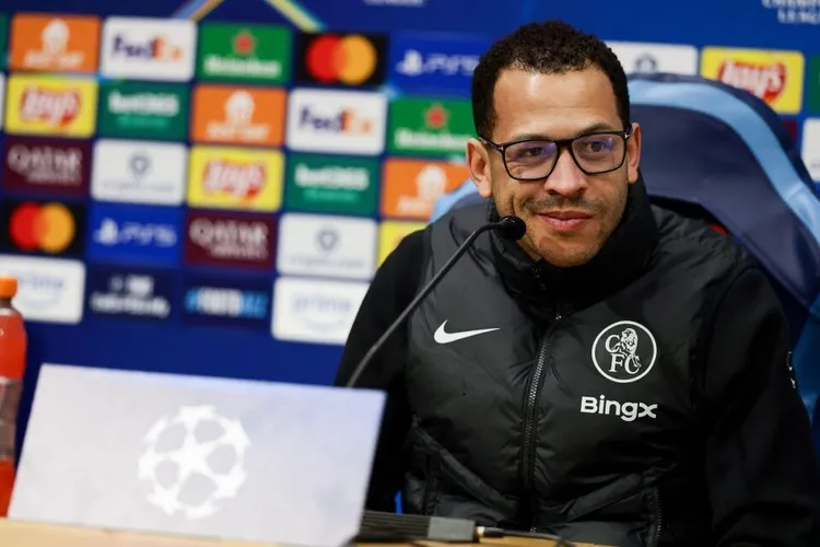 Chelsea chce wyprzedzić Liverpool w walce o Eduardo Camavingę