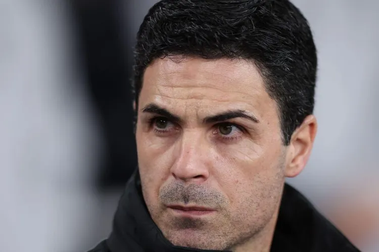 Arsenal rozważa transfer Ayyouba Bouaddiego. Głośny ruch na środku pola możliwy
