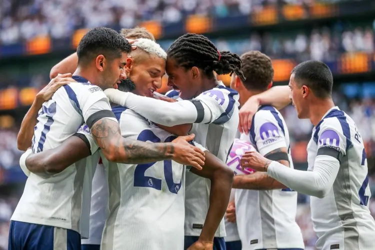 Jan Paul van Hecke w Tottenhamie – transfer za 52 miliony funtów