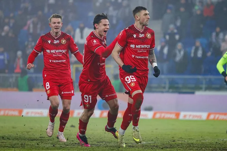 Widzew traci cierpliwość. Coraz głośniej o powrocie Czesława Michniewicza