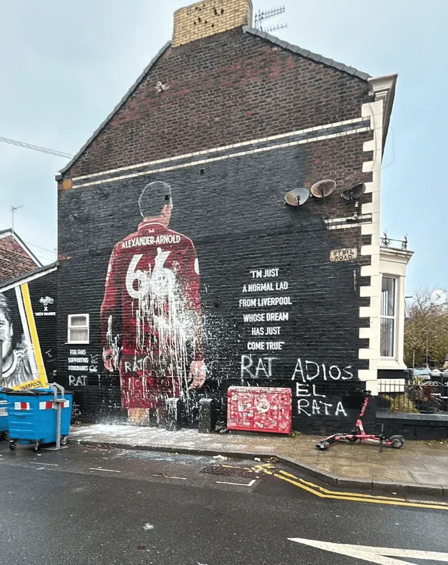 Mural Arnolda został zniszczony!
