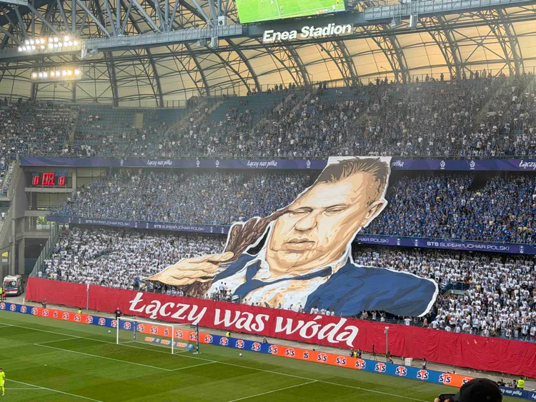 Mocna oprawa na meczu o Superpuchar Polski 