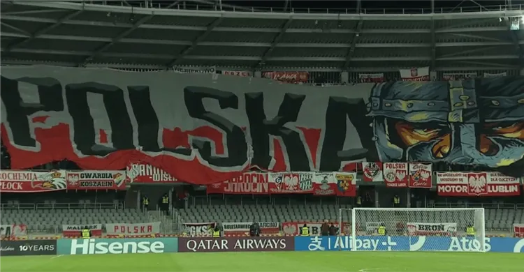 KAPITALNA oprawa kibiców reprezentacji Polski przed meczem z Litwą