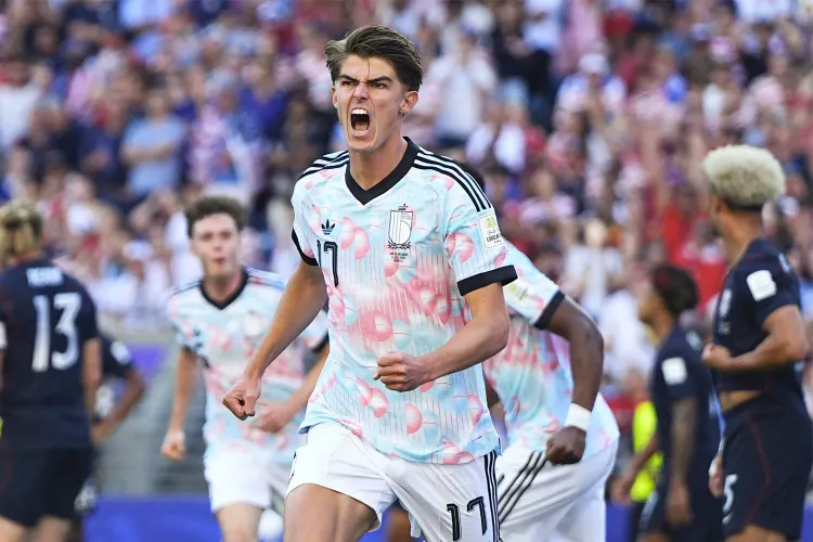 Charles De Ketelaere na celowniku PSG. Belg może trafić do Paryża
