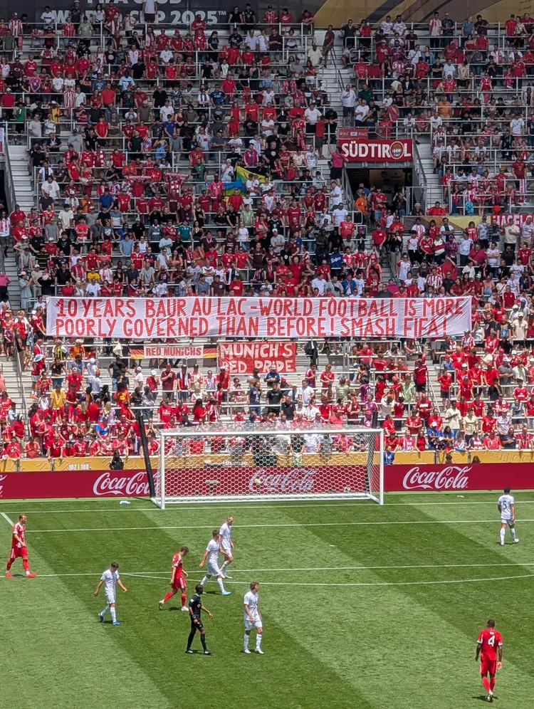 Kibice Bayernu wyrazili swoją opinię na temat FIFA