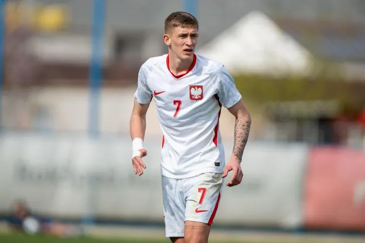 Wiktor Nowak zasili szeregi Slavii Praga: Przełomowy moment w karierze młodego Polaka