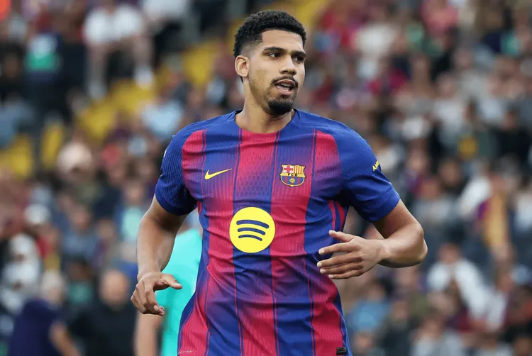 Ronald Araujo wrócił z Izraela!