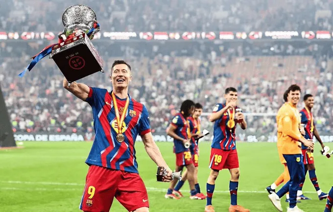 Pod tym względem Lewandowski ustępuje tylko Messiemu!