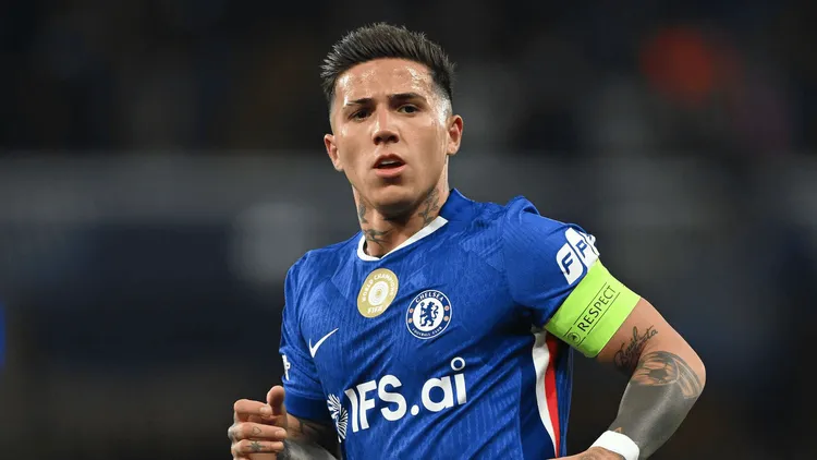 Enzo Fernandez ZAWIESZONY przez Chelsea!
