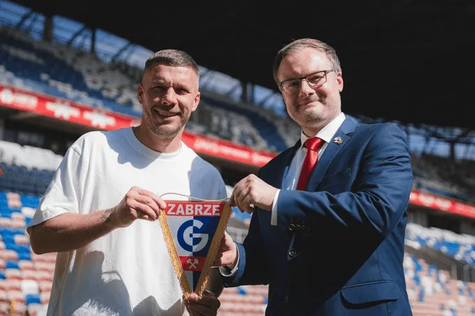 Historyczny moment! Lukas Podolski został właścicielem Górnika Zabrze!