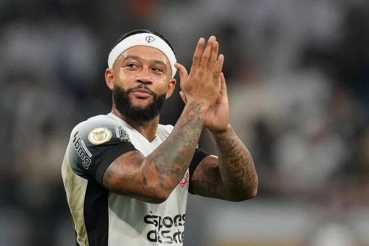Depay wyrzucony z hotelu przez Corinthians
