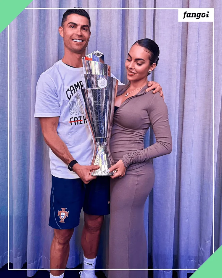 Ronaldo ze swoją partnerką i trofeum!
