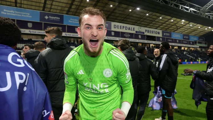 Jakub Stolarczyk bryluje w Leicester!