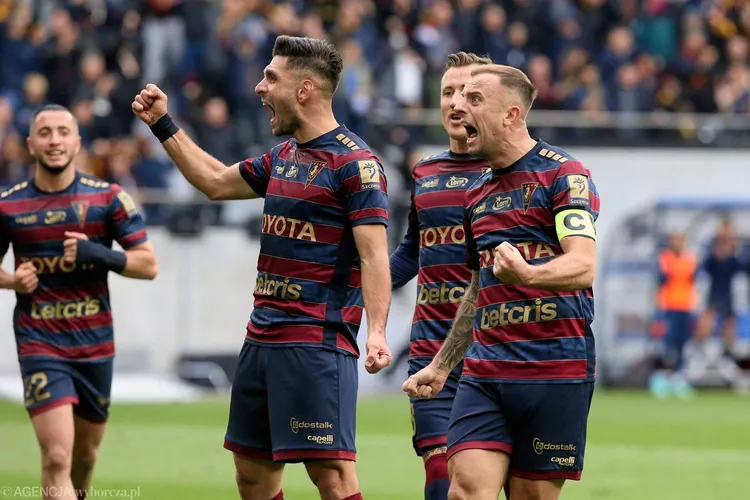 Pogoń Szczecin składa ofertę za Karola Czubaka – transferowa sensacja w Ekstraklasie